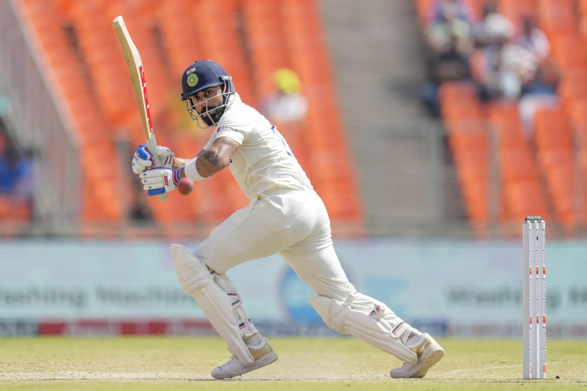 Un Kohli desafiante lleva a la India a liderar el 4º test contra Australia