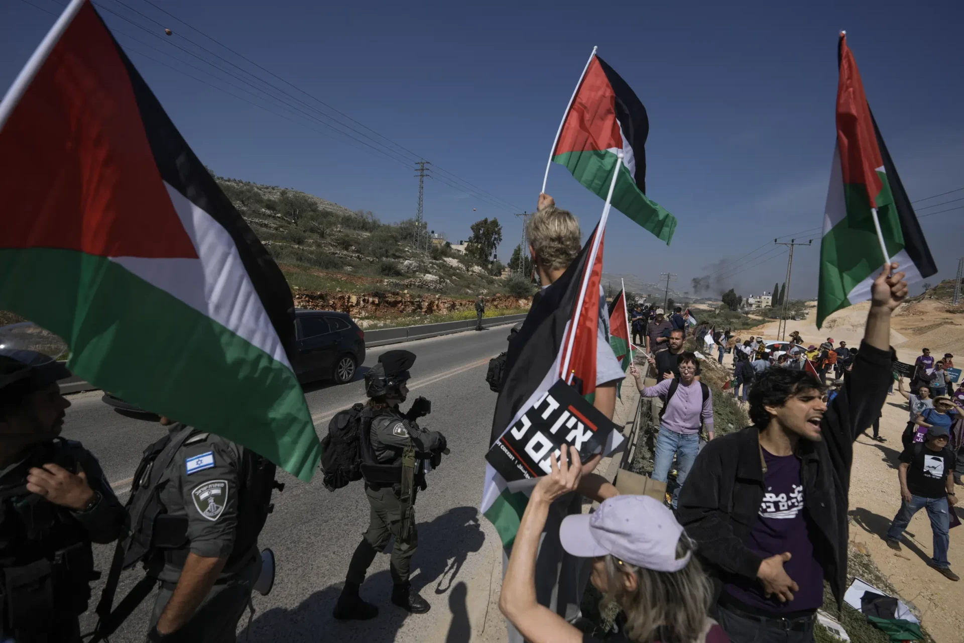 El ejército bloquea una concentración israelí de apoyo a una ciudad incendiada en Cisjordania