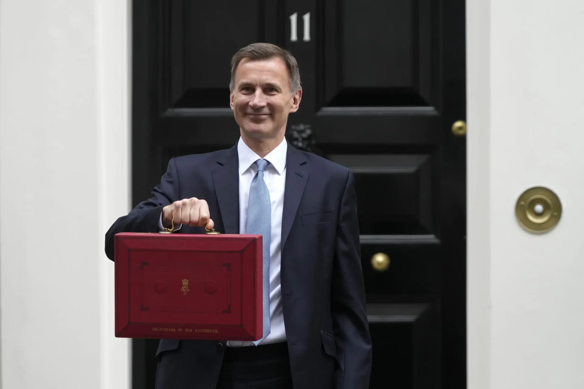 El jefe del Tesoro del Reino Unido predice que no habrá recesión en Gran Bretaña este año