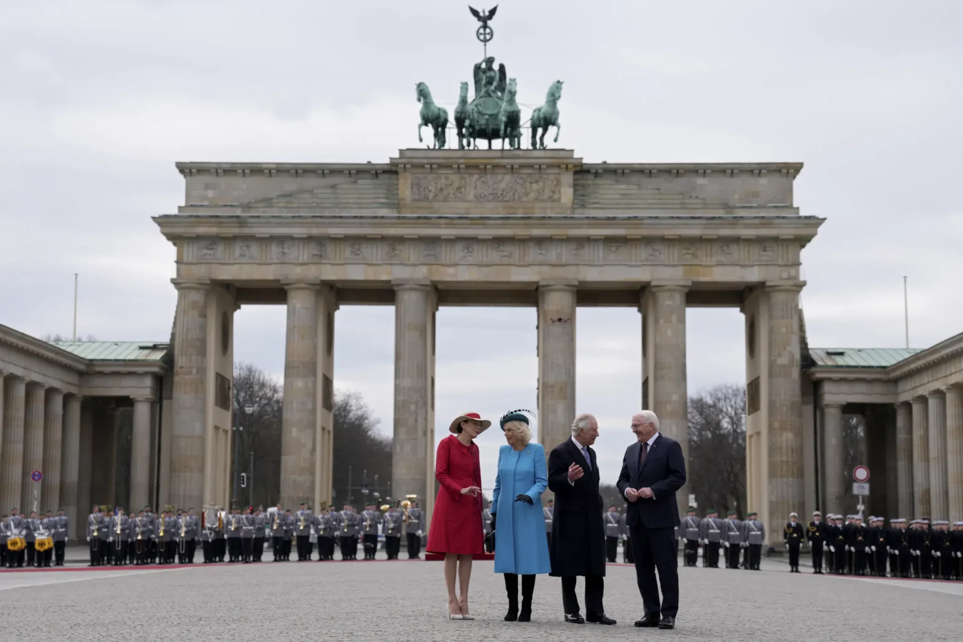 El rey Carlos III hace su debut mundial cuando comienza la gira en Alemania