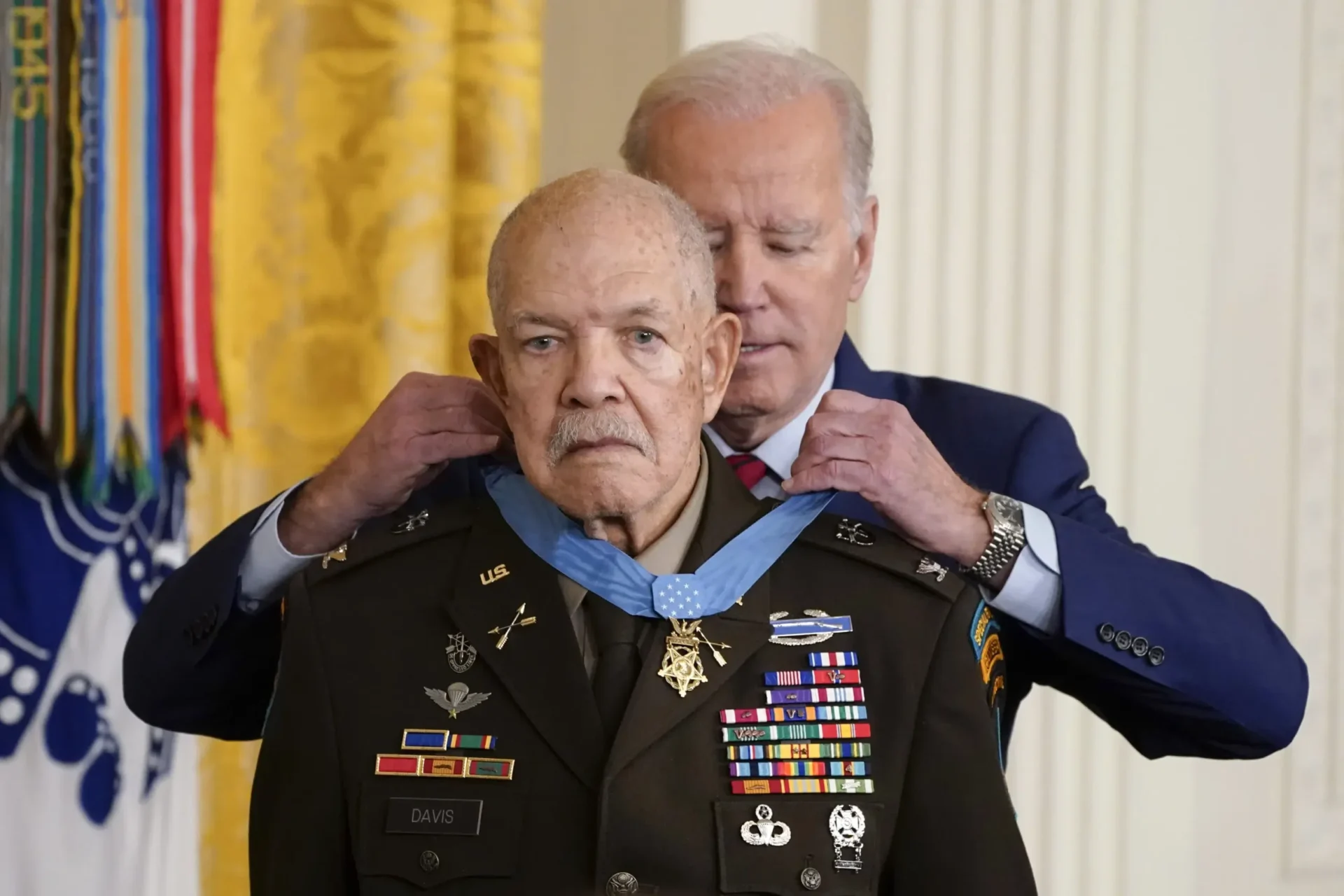 El veterano negro de Vietnam finalmente recibió la Medalla de Honor por su valentía