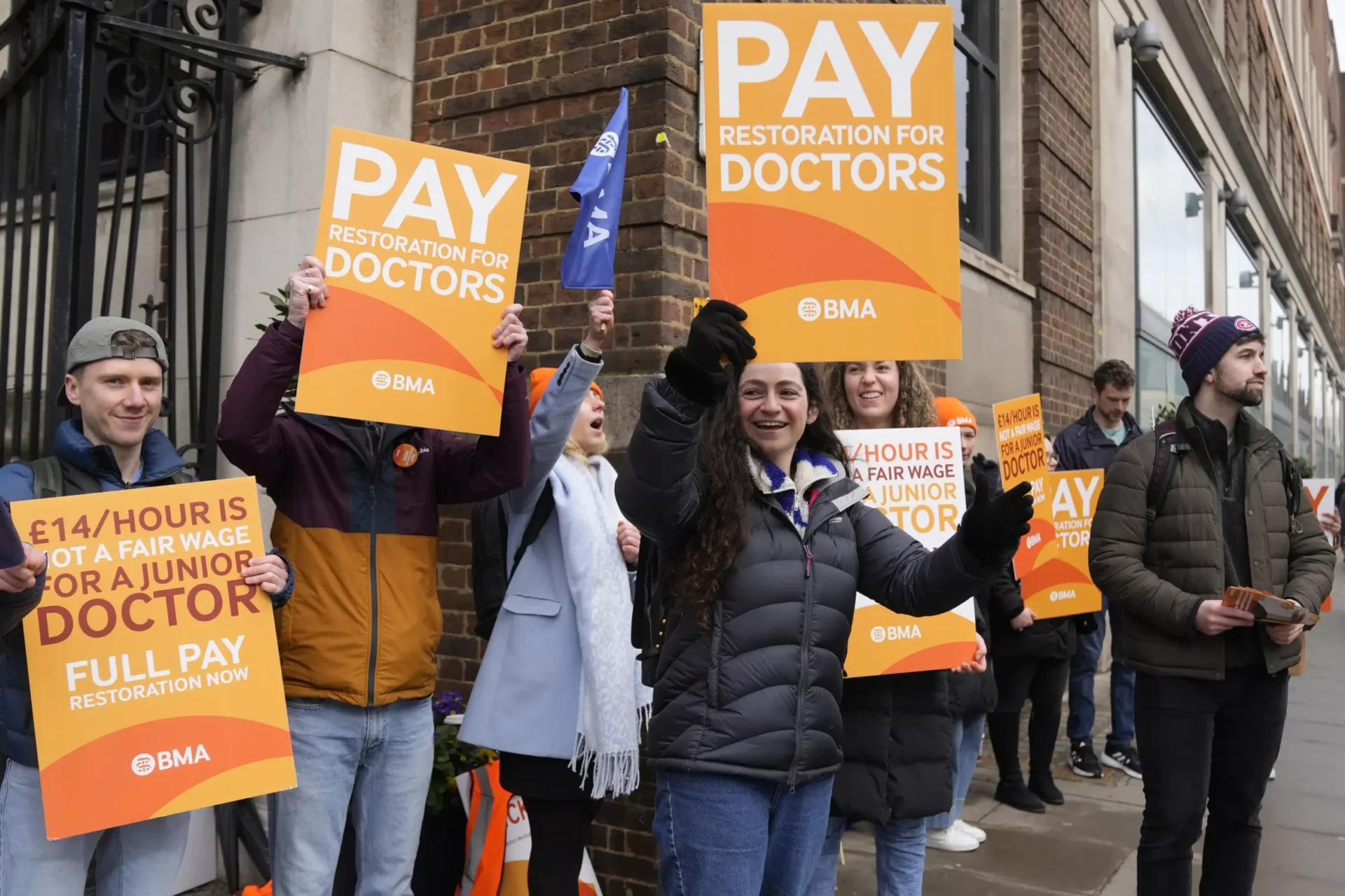 Enfermeras y paramédicos llegan a un acuerdo salarial para poner fin a las huelgas en Inglaterra