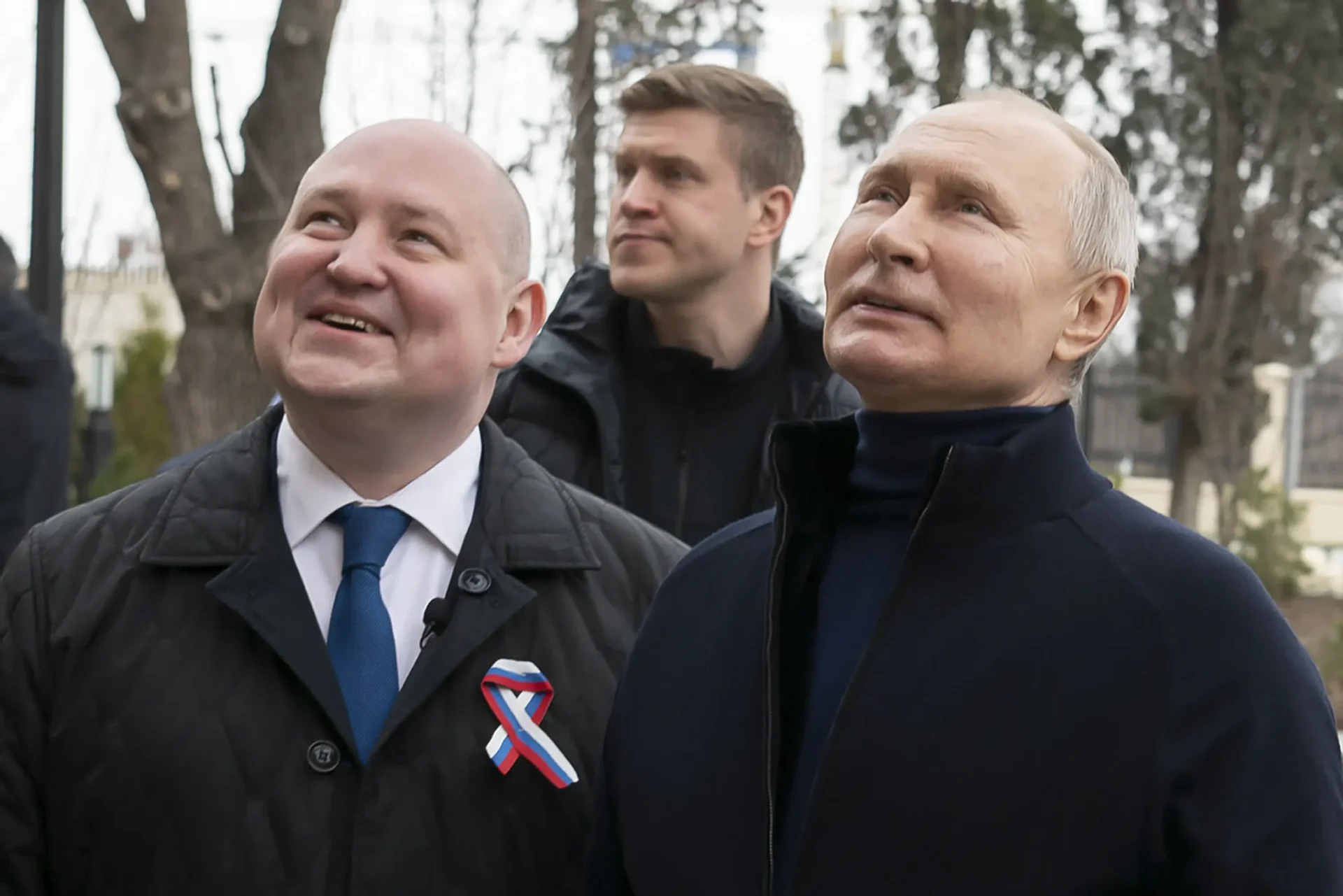 Enfrentando una orden de arresto, Putin de Rusia visita Crimea anexada