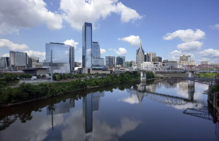 Gobernador de Tennessee aprueba proyecto de ley para reducir el consejo de Nashville a la mitad