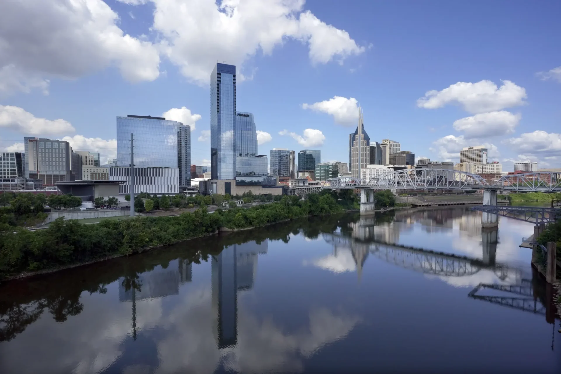 Gobernador de Tennessee aprueba proyecto de ley para reducir el consejo de Nashville a la mitad