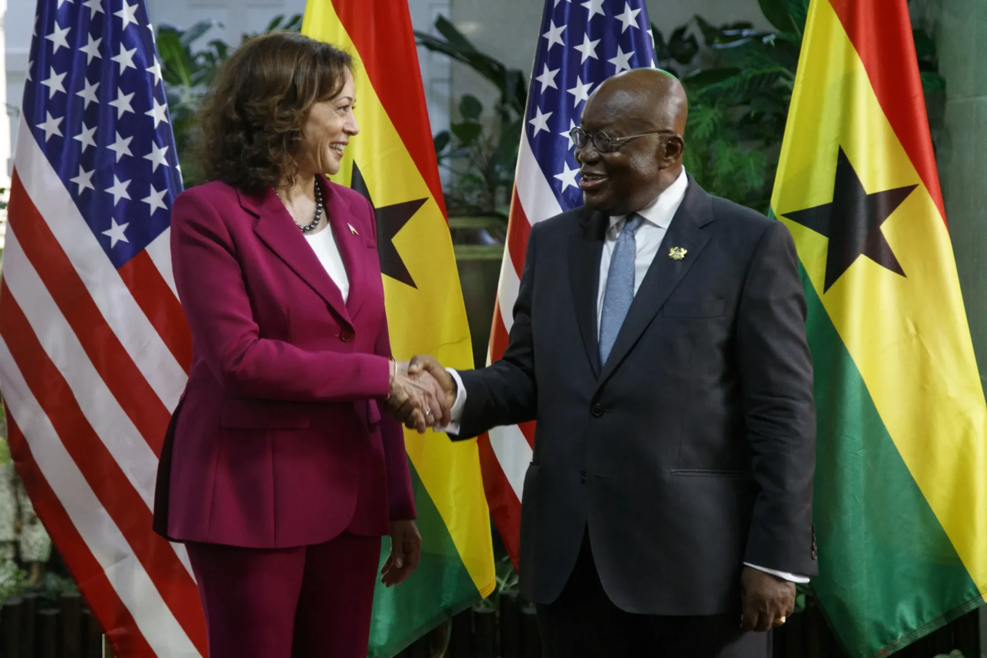 Harris promete ayuda a Ghana en medio de preocupaciones económicas y de seguridad