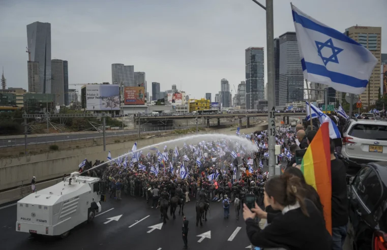Israel aprueba ley que protege a Netanyahu mientras continúan las protestas