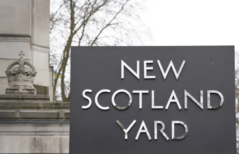 Jefe de policía de Londres ‘humillado’ por informe fulminante sobre fuerza