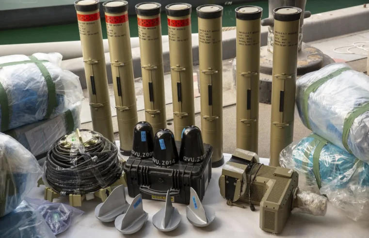 La armada británica incauta misiles iraníes, piezas probablemente con destino a Yemen