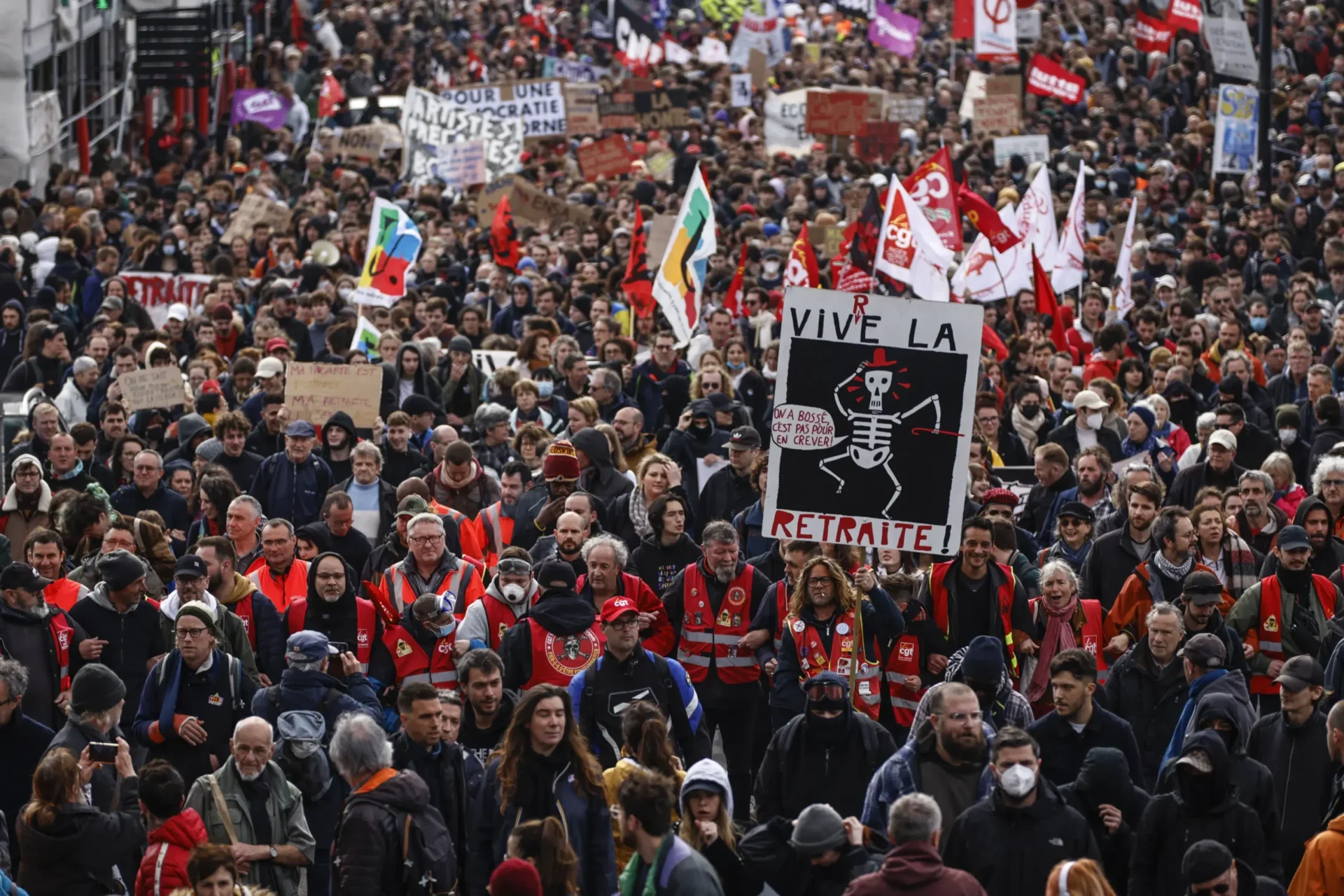 La ira contra Macron aumenta mientras los sindicatos franceses realizan nuevas protestas