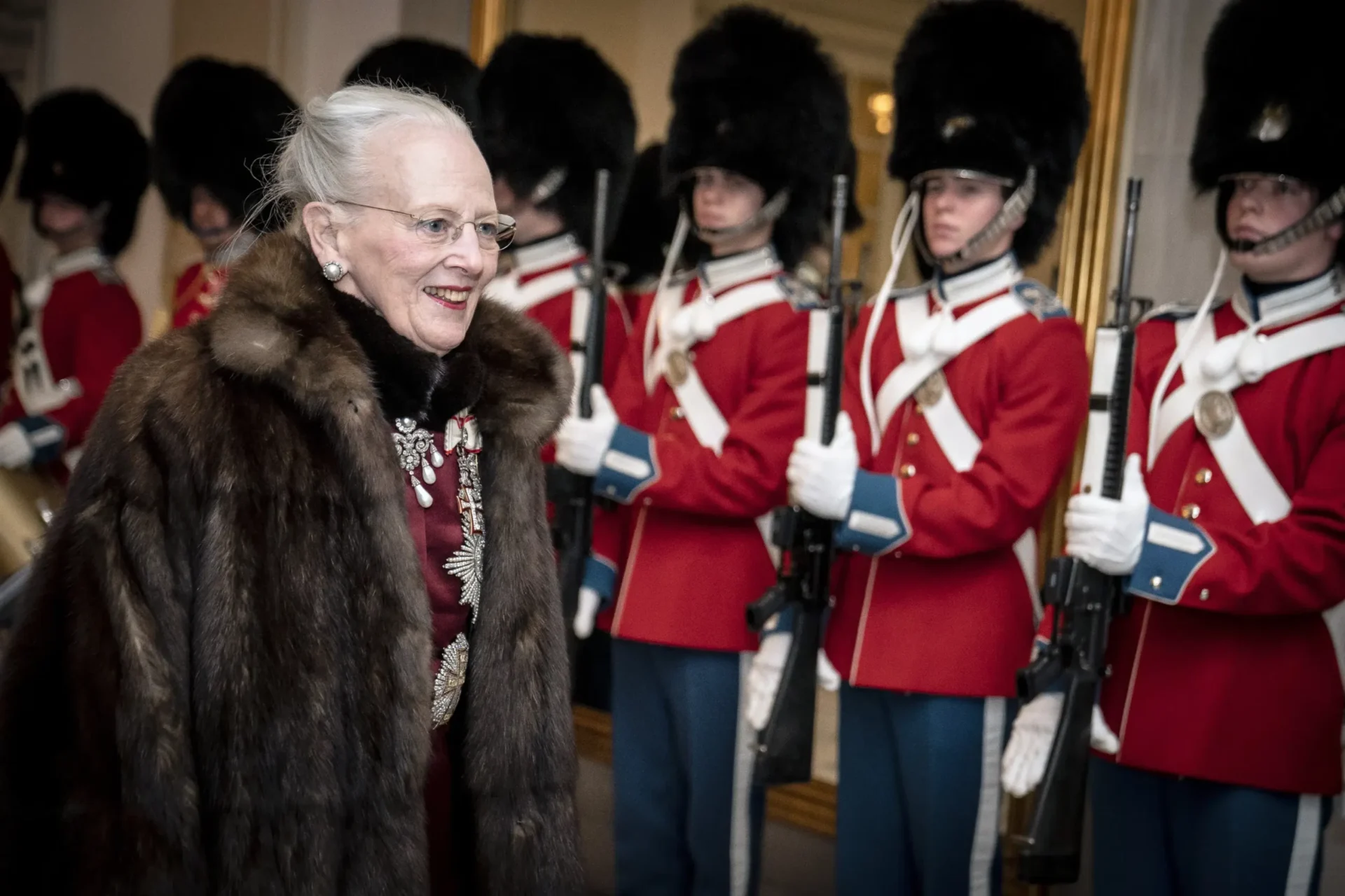La reina danesa recibe el alta tras ser operada de la espalda