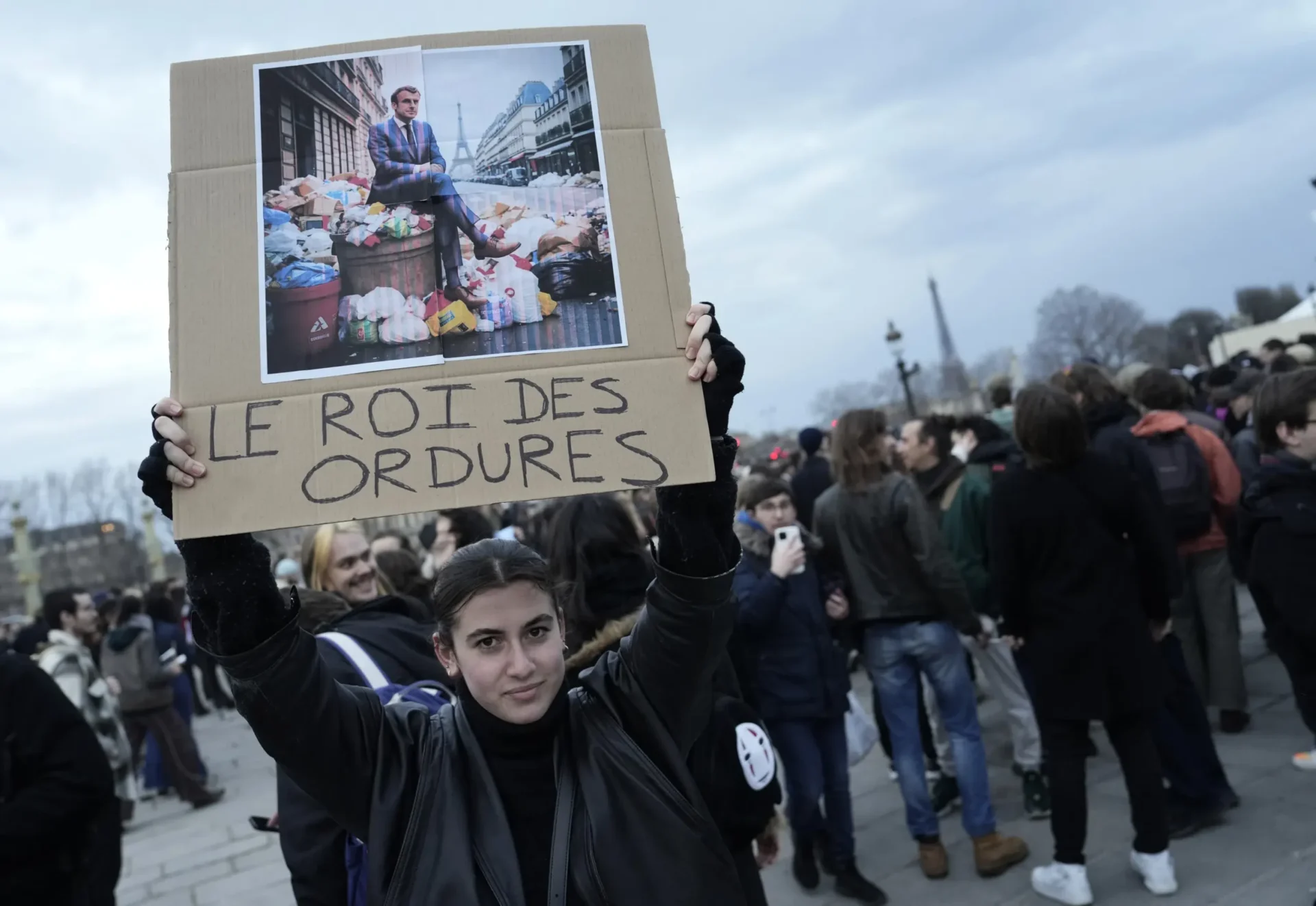 Liderazgo de Macron en riesgo en medio de tensiones por plan de pensiones