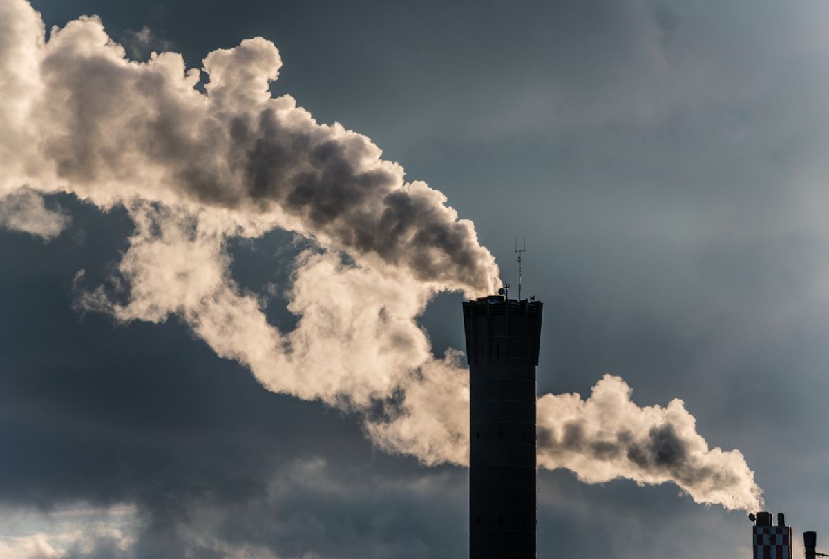 Los bancos promueven compromisos climáticos, pero siguen aumentando su financiación de la producción de combustibles fósiles