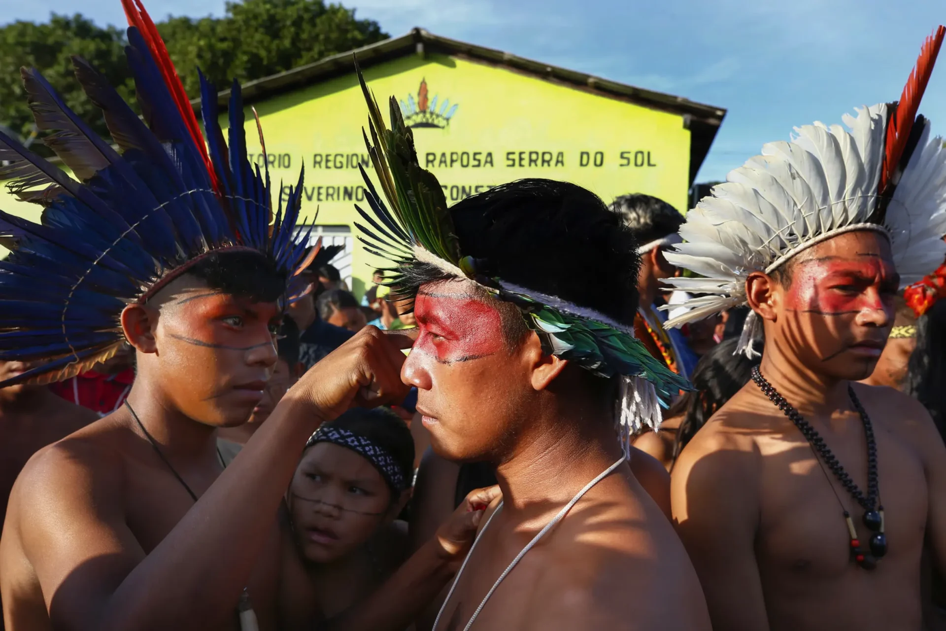 Lula se reúne con indígenas en la Amazonía brasileña y promete tierras