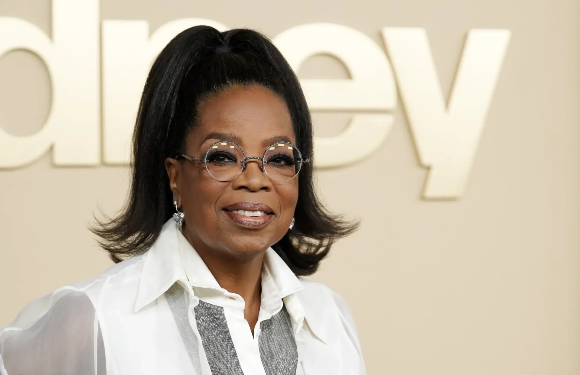 Oprah Winfrey reflexiona sobre el club de lectura, anuncia la selección número 100