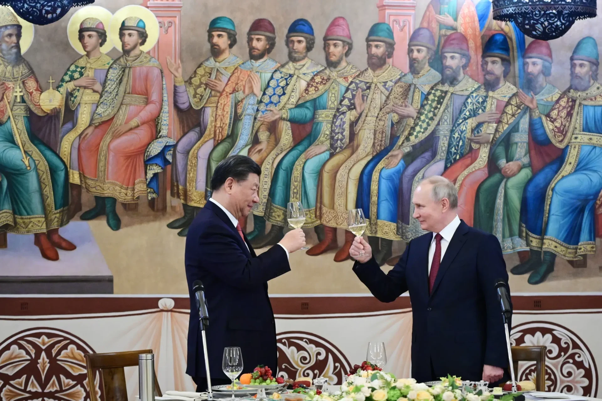 Putin recibe a Xi en el Kremlin con pompa del palacio imperial