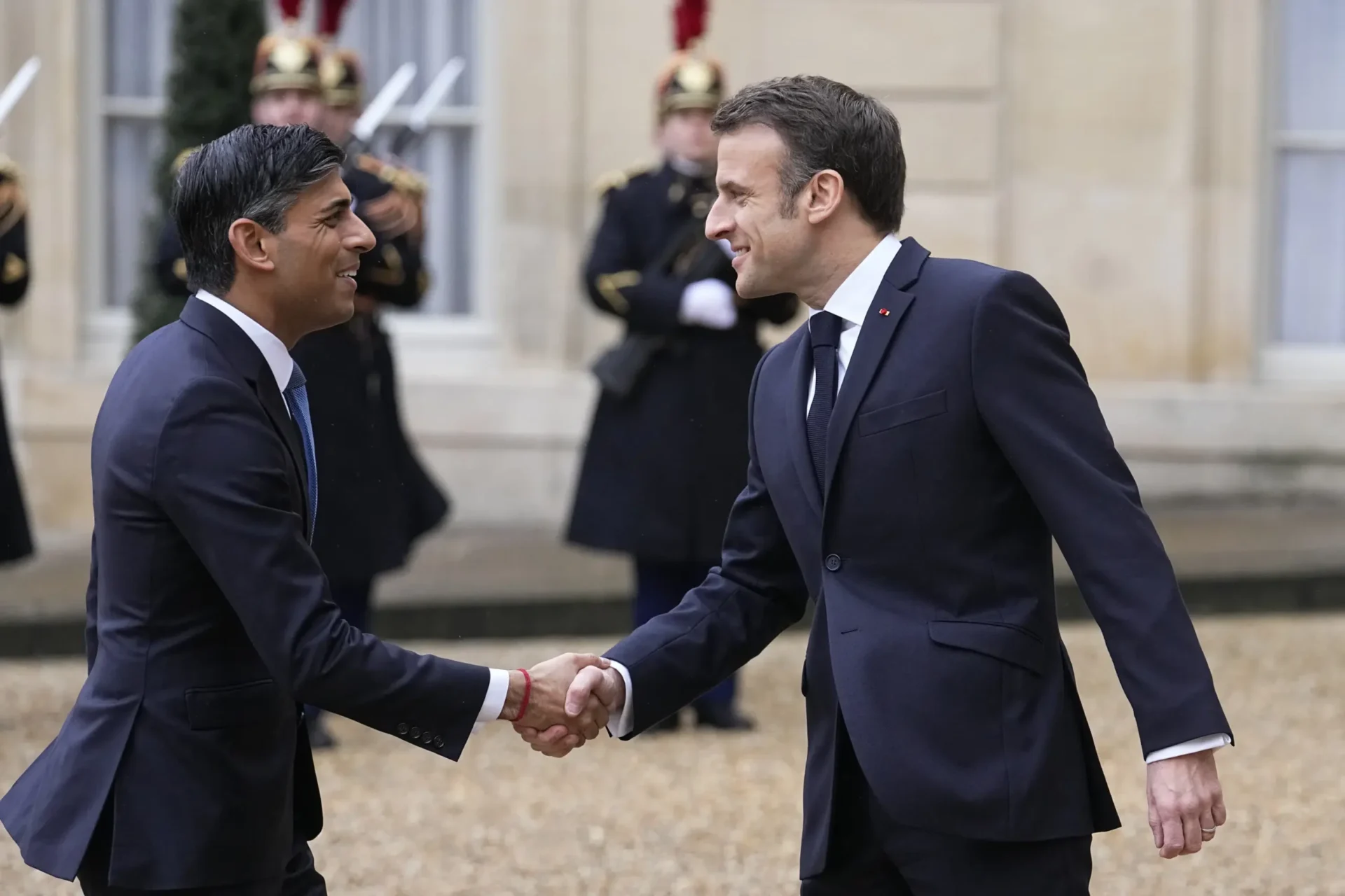 Reino Unido y Francia reparan lazos, los líderes acuerdan abordar los barcos del Canal