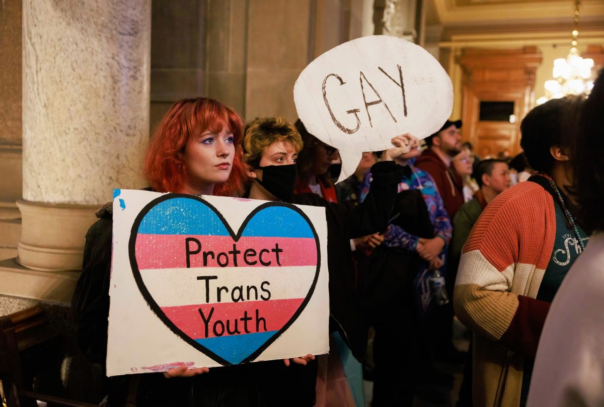 “Tenemos que luchar”: los niños LGBTQ organizan huelgas y marchas contra los proyectos de ley anti-trans