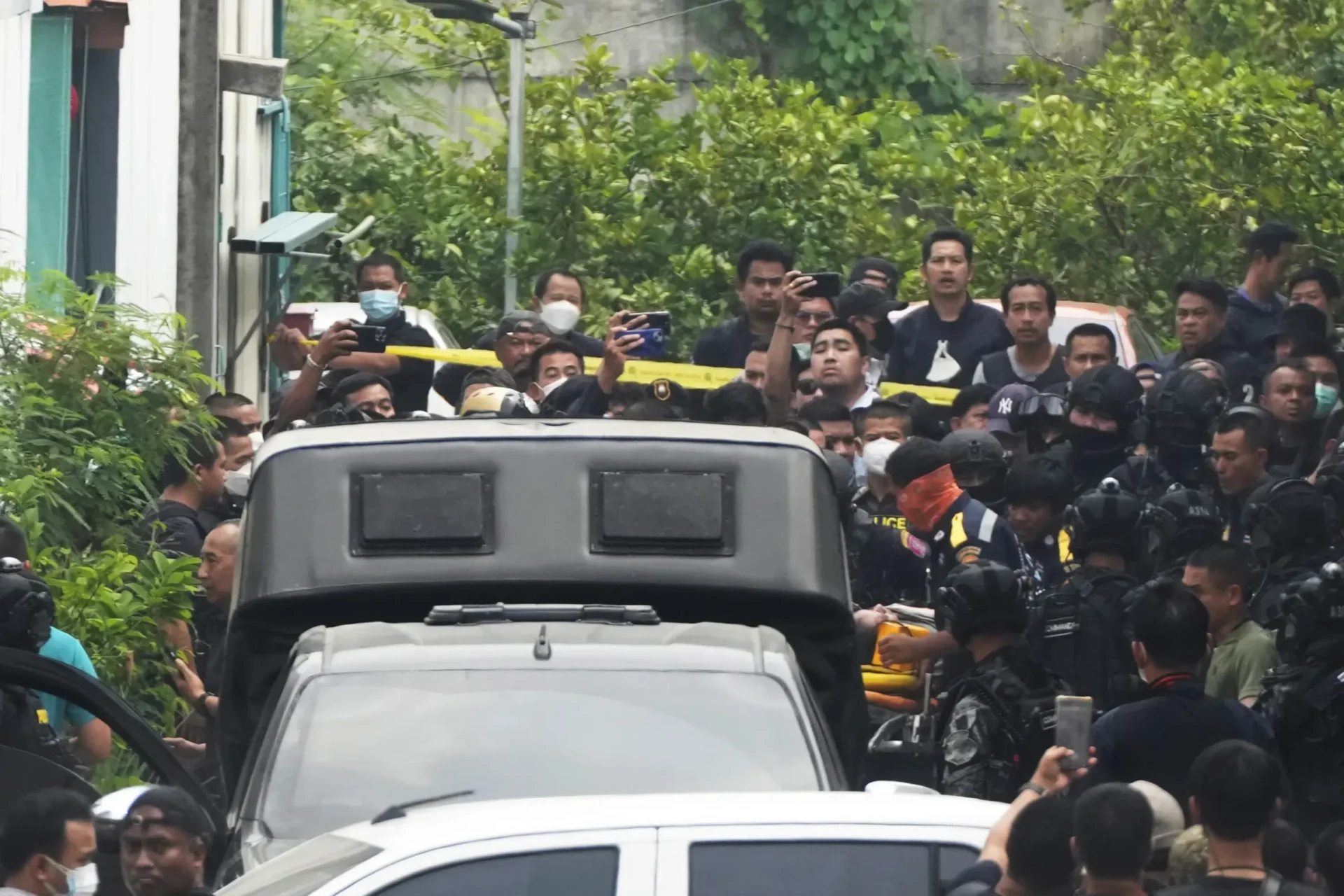 Un policía tailandés herido y detenido tras un enfrentamiento de 24 horas