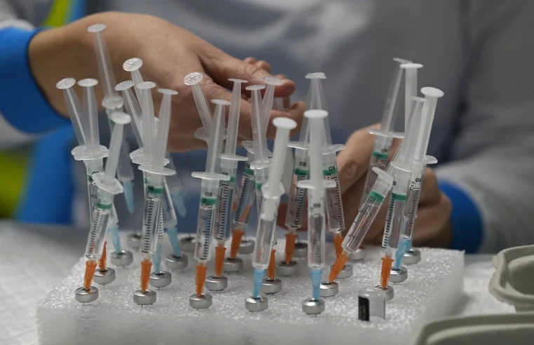Una enfermera se enfrenta a acciones legales por ‘falsificar’ las vacunas de los niños españoles