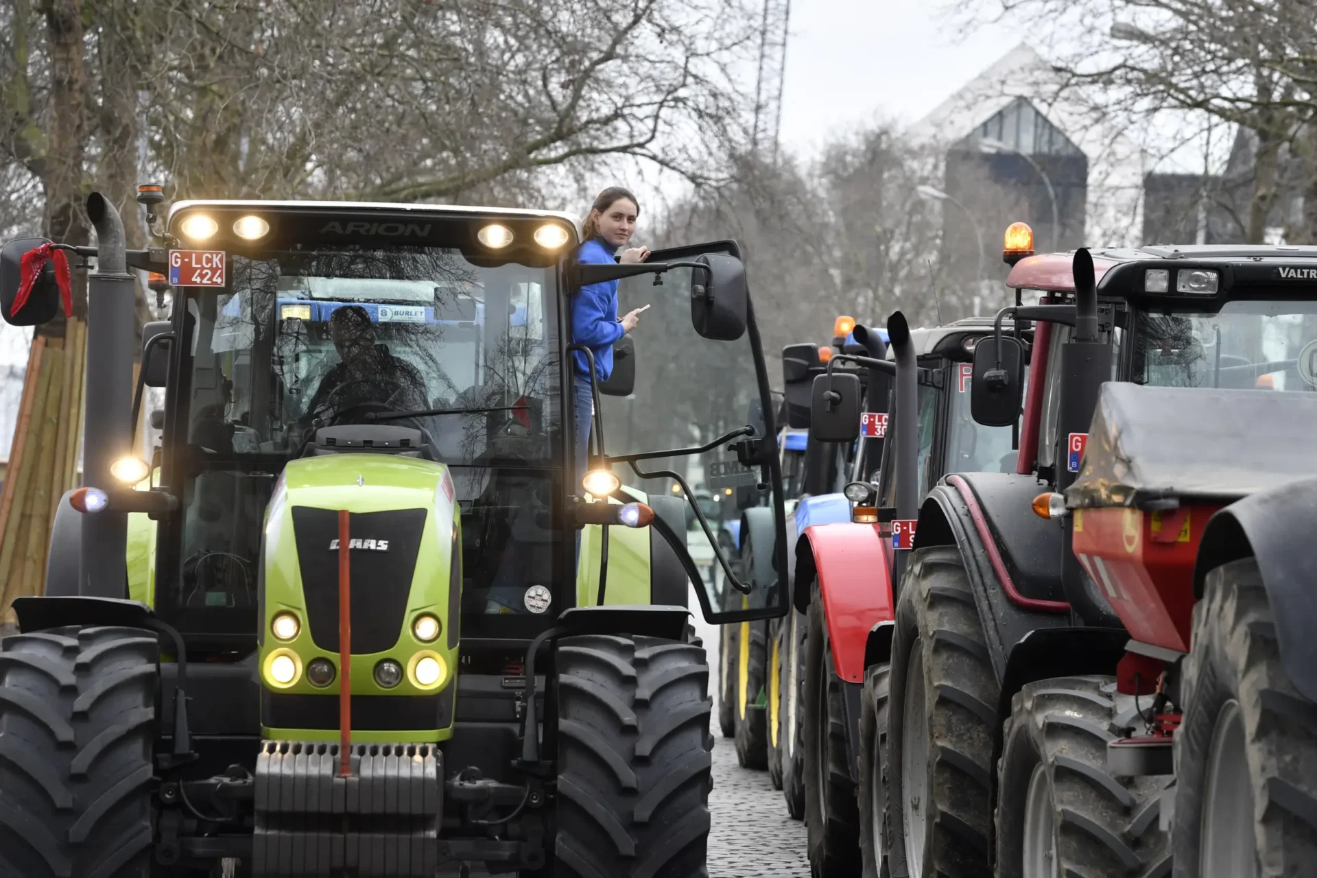 Una masiva protesta de agricultores interrumpe el tráfico en Bruselas