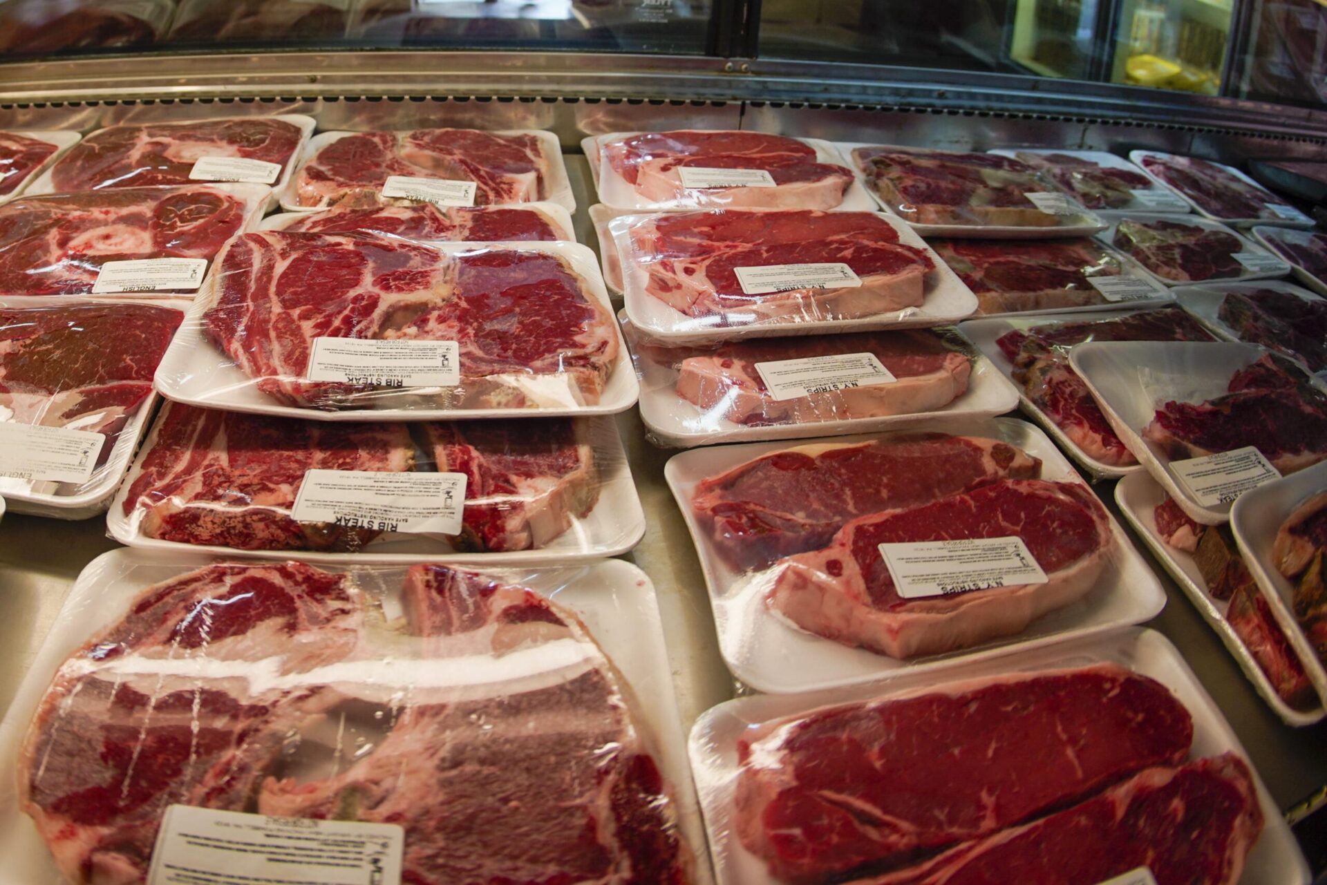 ¿Hecho en los EE. UU.?  La regla propuesta aclara las etiquetas de la carne de los supermercados