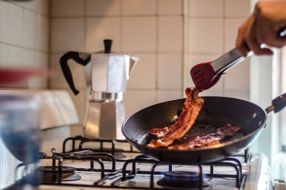 Cocinar contamina su hogar y aumenta sus riesgos para la salud, pero una mejor ventilación ayudará