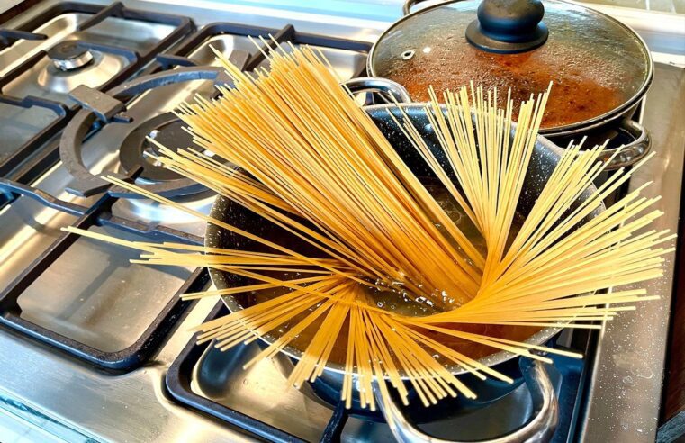 Cómo los espaguetis azucarados de East Baltimore de mi papá me hicieron querer abolir la forma de pasta
