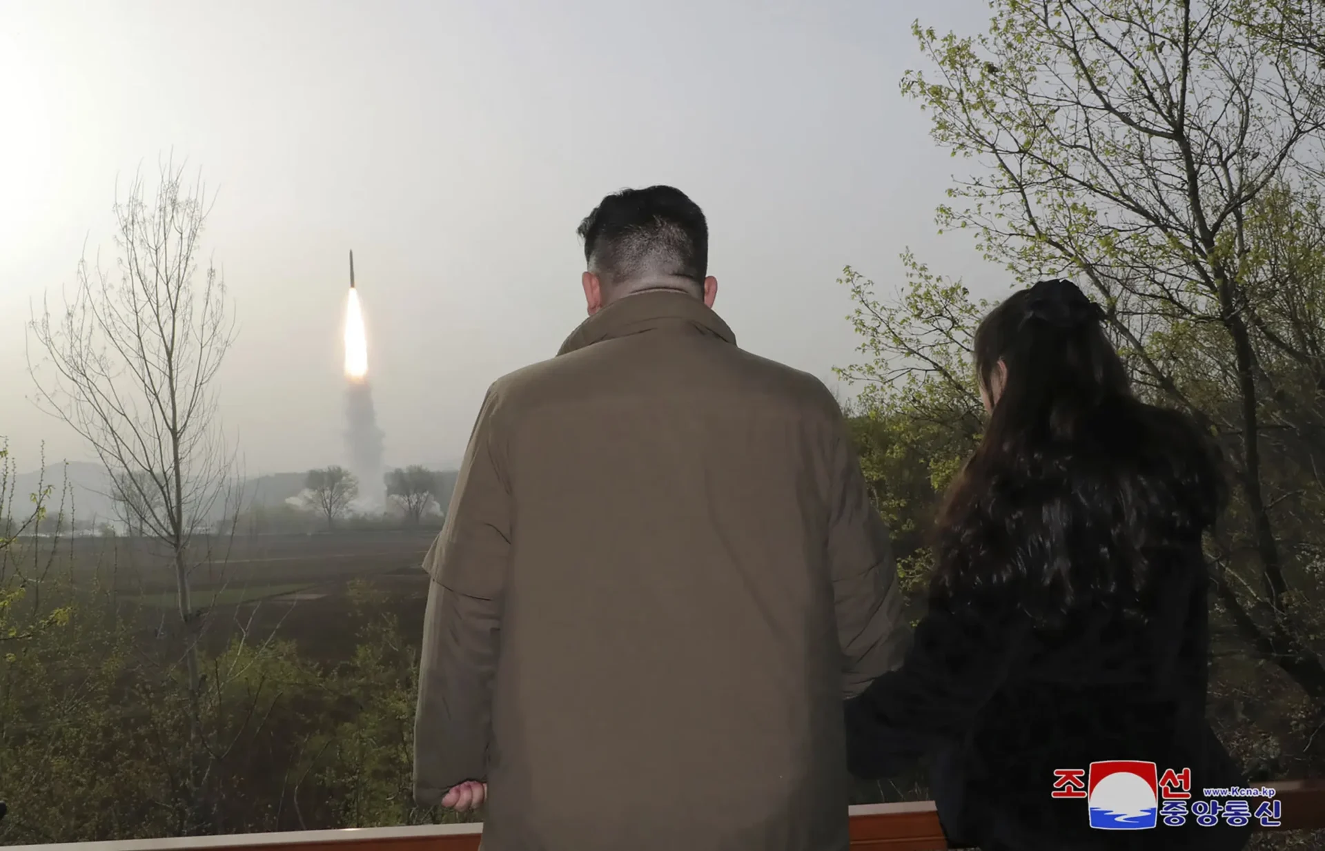 Corea del Norte dice que probó un nuevo misil de largo alcance de combustible sólido
