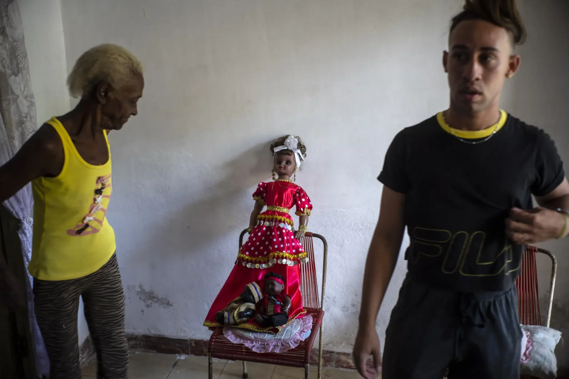 Cubanos buscan soluciones y consuelo en la santería en medio de crisis