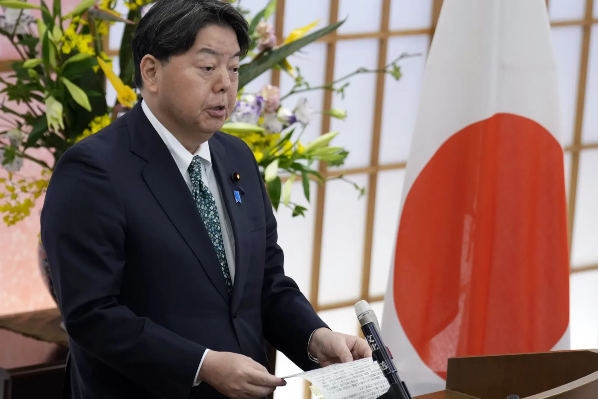 Japón FM visitará China mientras Tokio impone nuevos controles de exportación