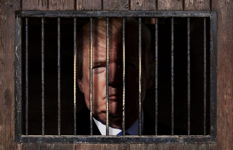 “Podría estar en la cárcel”: politólogo rechaza afirmaciones republicanas de que la acusación ayuda a Trump