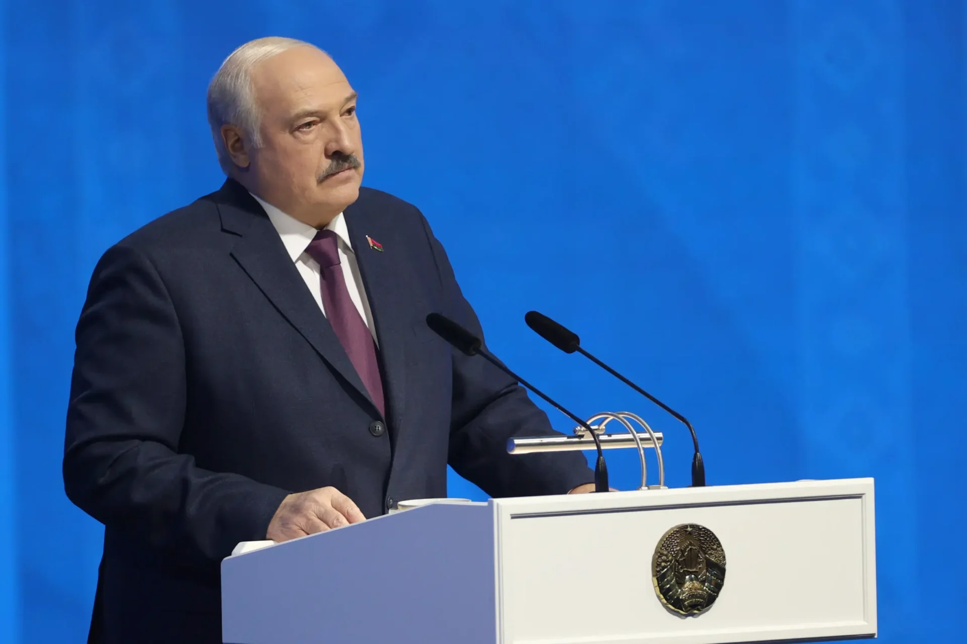 Rusia podría poner armas nucleares estratégicas en Bielorrusia, dice líder