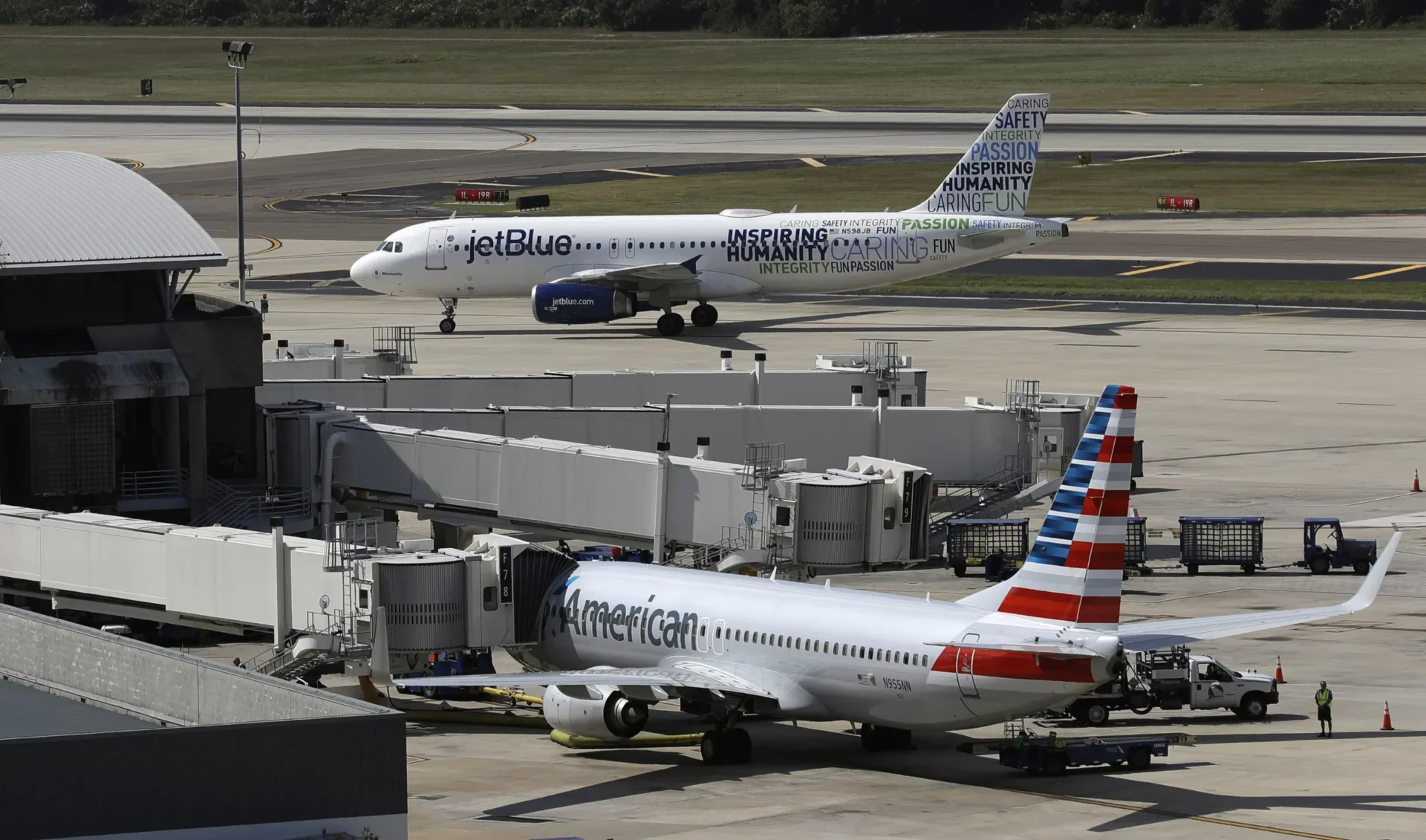 American Airlines y JetBlue deben abandonar su asociación en el noreste, dictamina un juez federal