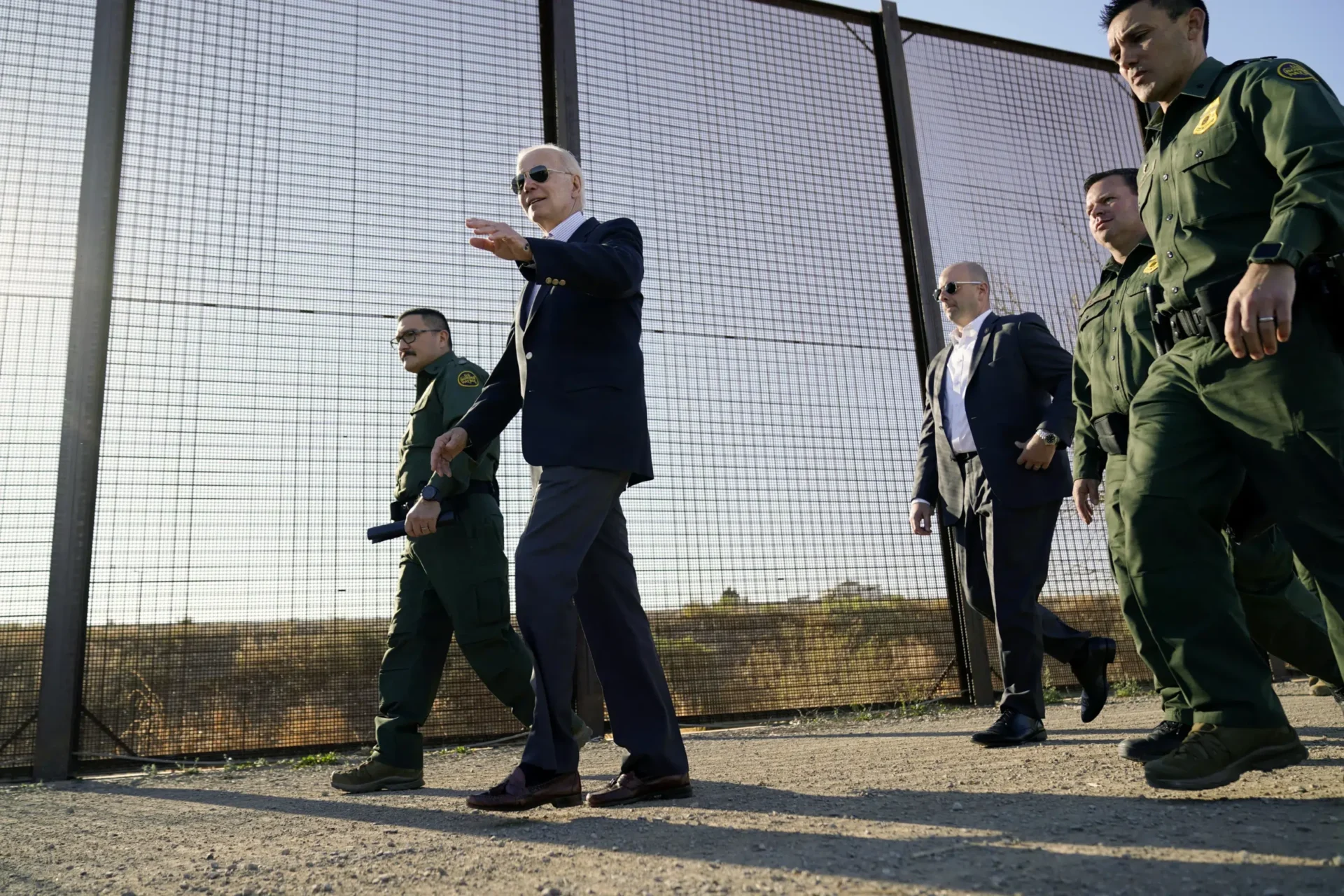 Biden envía 1.500 soldados para la oleada de migrantes en la frontera con México
