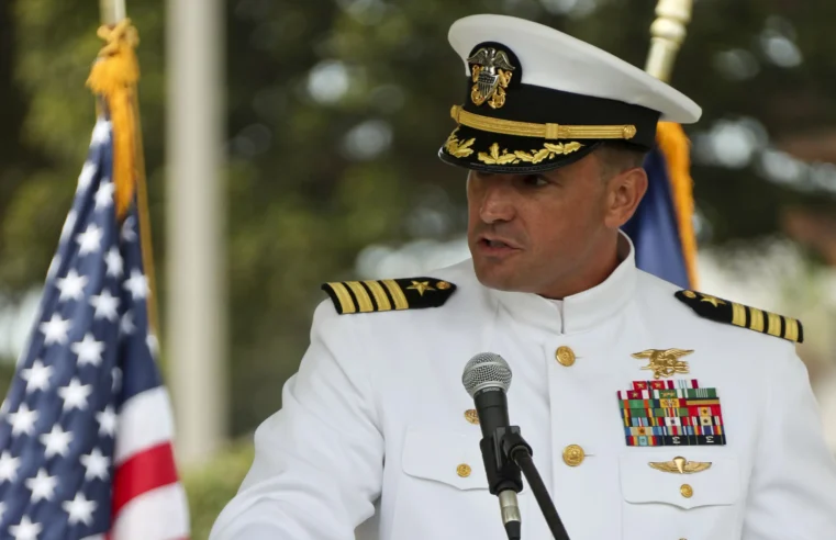 Comandante de la Marina retirado de su trabajo después de la muerte del candidato SEAL