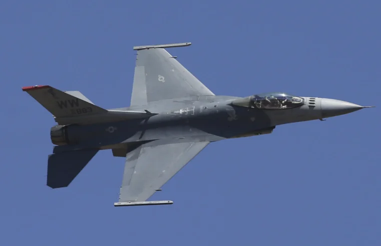 Cómo Estados Unidos ayudó a Ucrania a adquirir F-16 muestra que para la ayuda militar, el ‘no’ puede convertirse en ‘sí’
