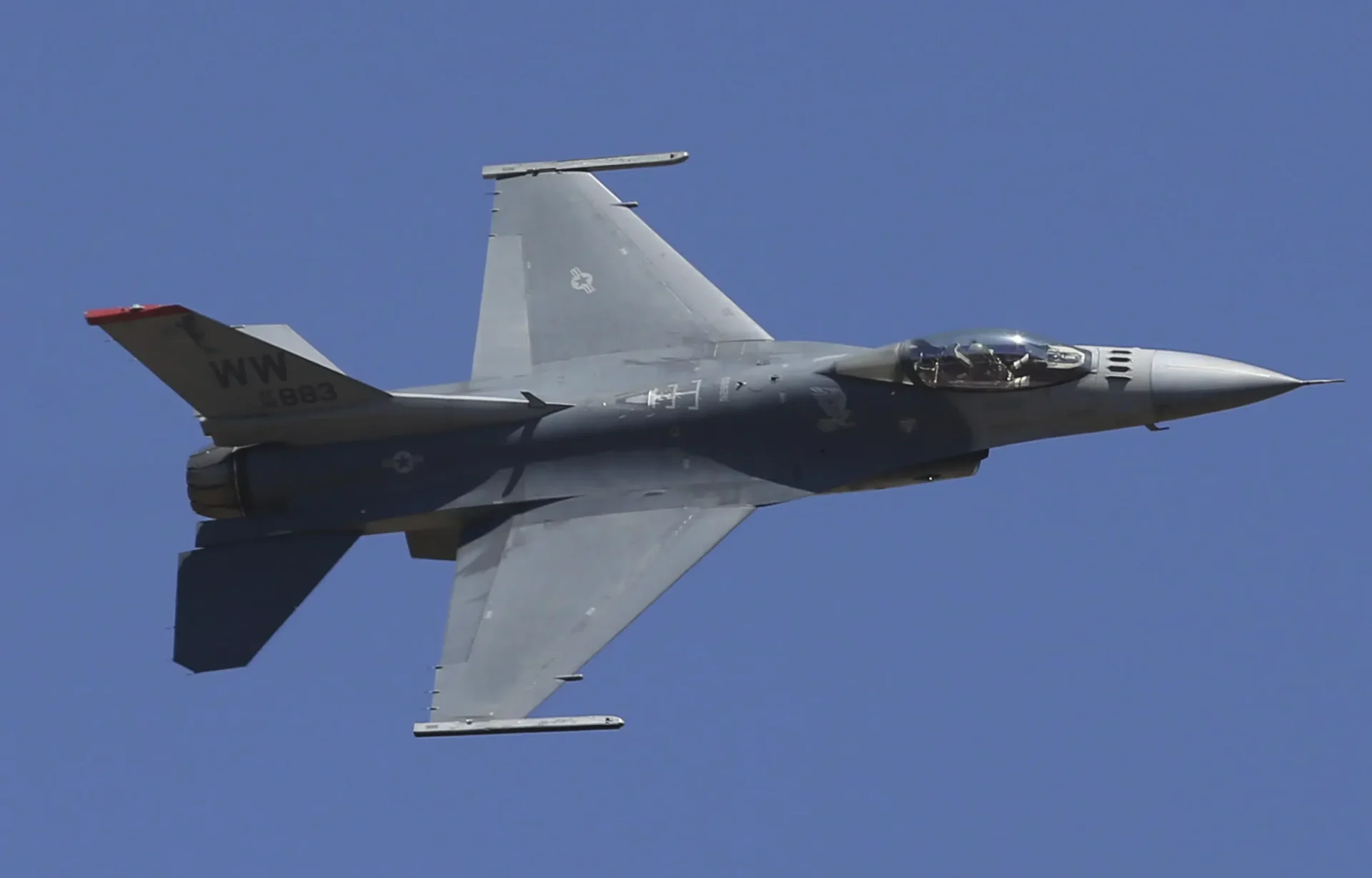 Cómo Estados Unidos ayudó a Ucrania a adquirir F-16 muestra que para la ayuda militar, el ‘no’ puede convertirse en ‘sí’