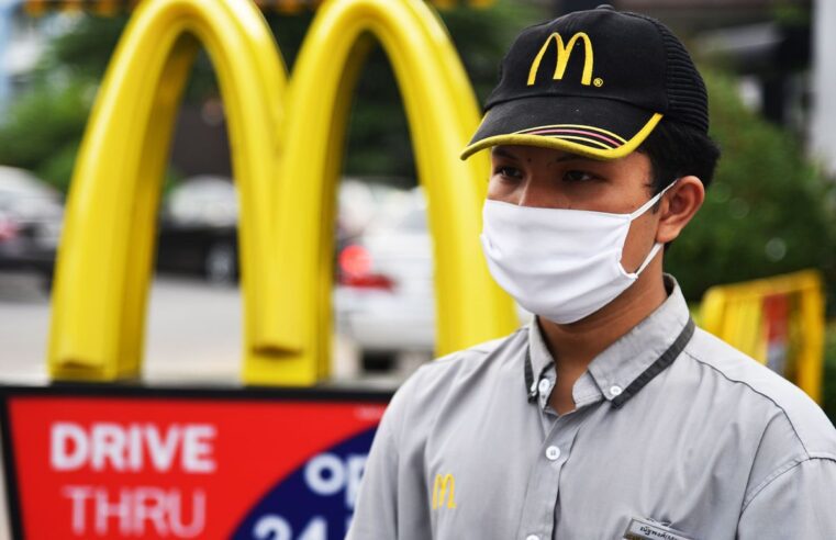 Desigualdad que se puede saborear: los salarios bajos y la inestabilidad hacen que los trabajadores de comida rápida sean susceptibles a la falta de vivienda