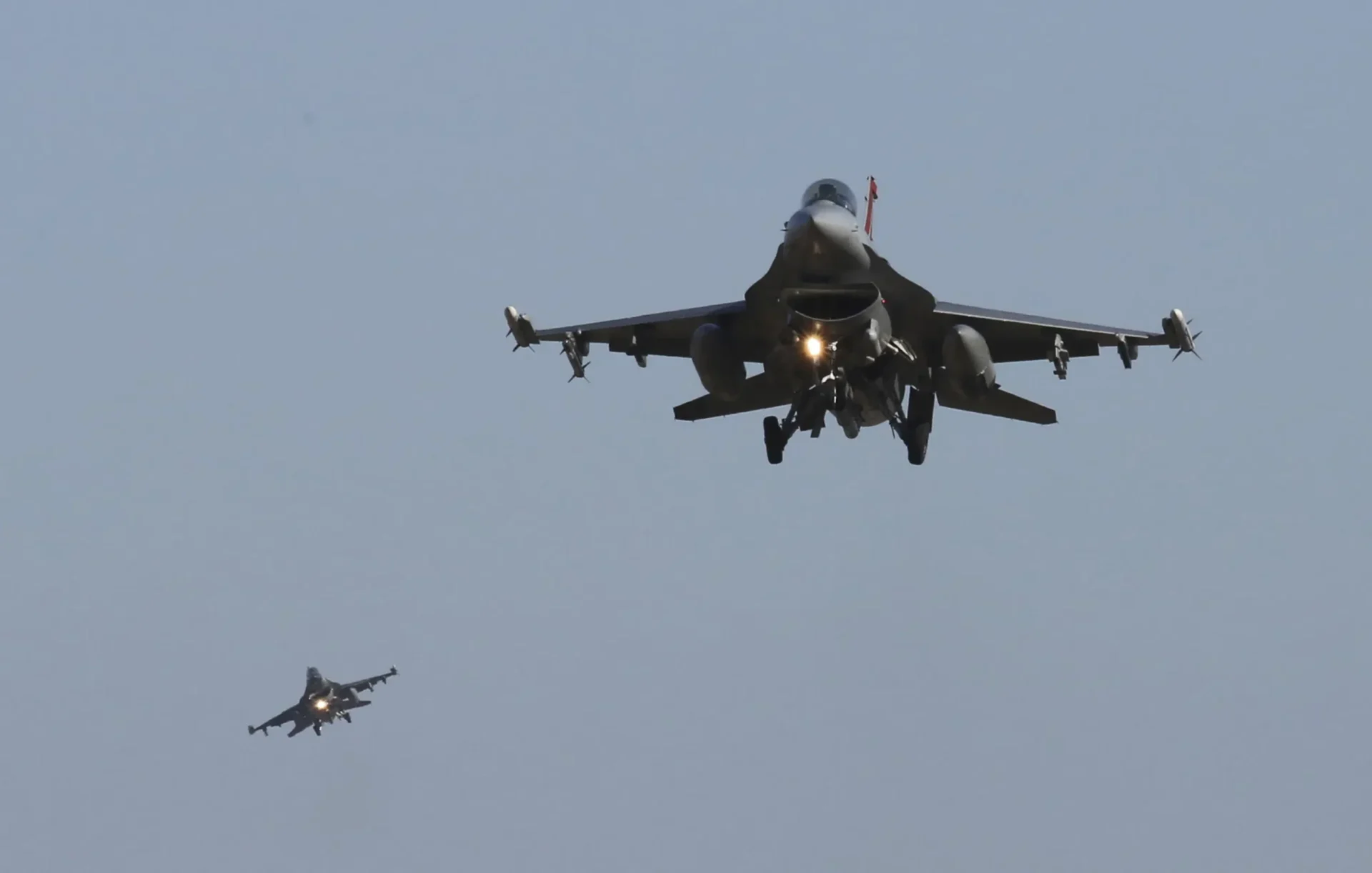 El cambio de Biden en los F-16 para Ucrania se produjo después de meses de debate interno