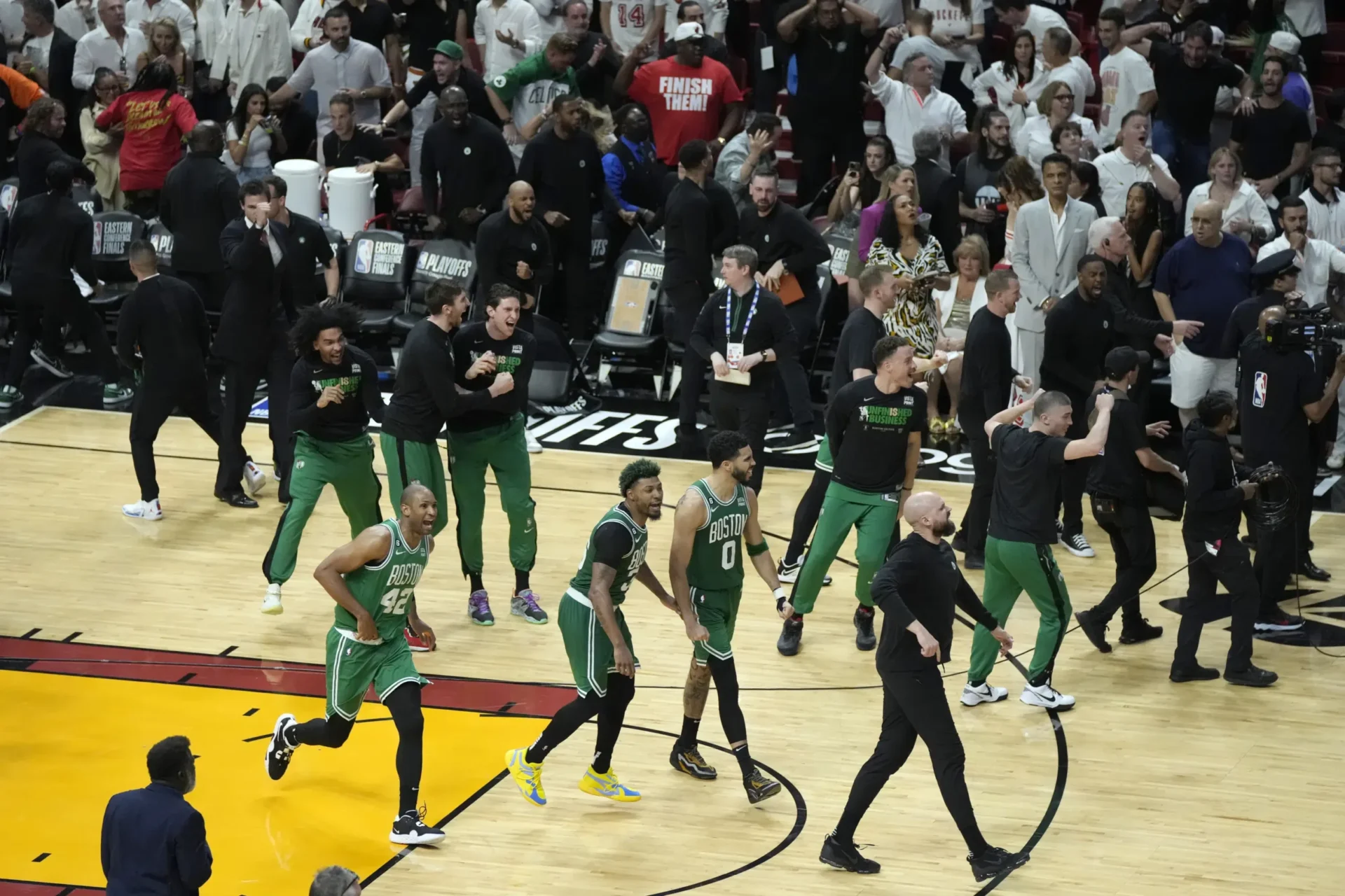 El retroceso de White cuando el tiempo expira lleva a los Celtics a superar al Heat, obliga al Juego 7 en las finales del Este