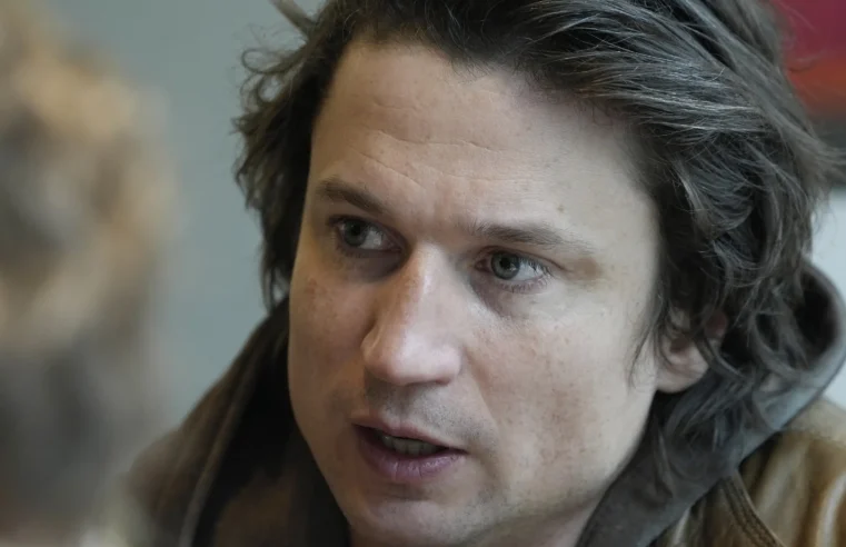 En Cannes, ‘In the Rearview’ del cineasta polaco destaca a los ucranianos que escapan de la guerra