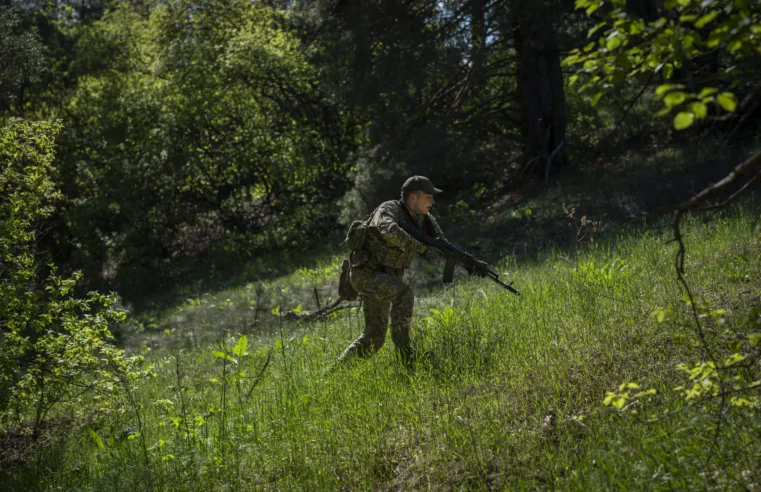En los bosques de Ucrania, los combatientes compiten para prepararse para el próximo paso