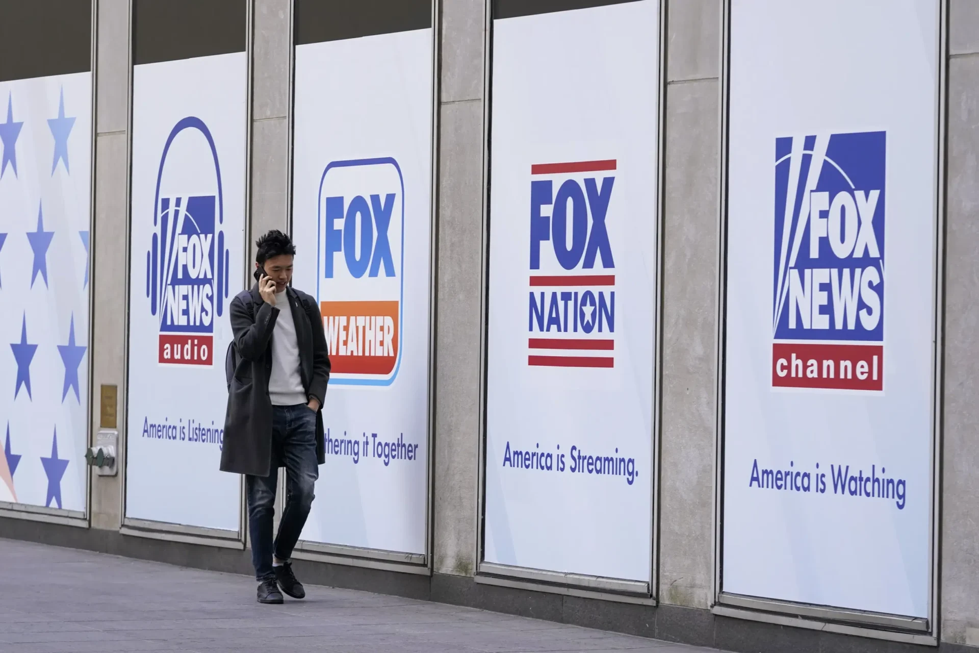 Fox se opone a sus colegas periodistas que intentan descubrir documentos