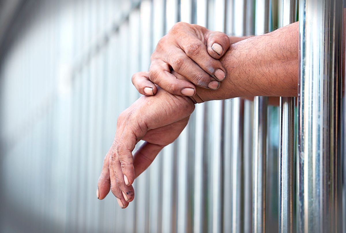 Hombres y mujeres encarcelados están aprendiendo a abordar su propio trauma