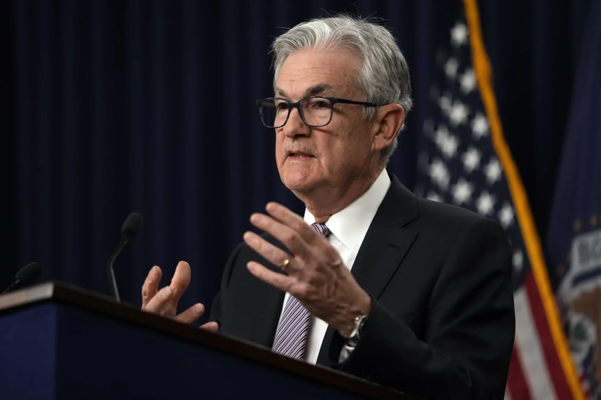 La Fed sube la tasa clave, pero insinúa que puede hacer una pausa en medio de la agitación bancaria