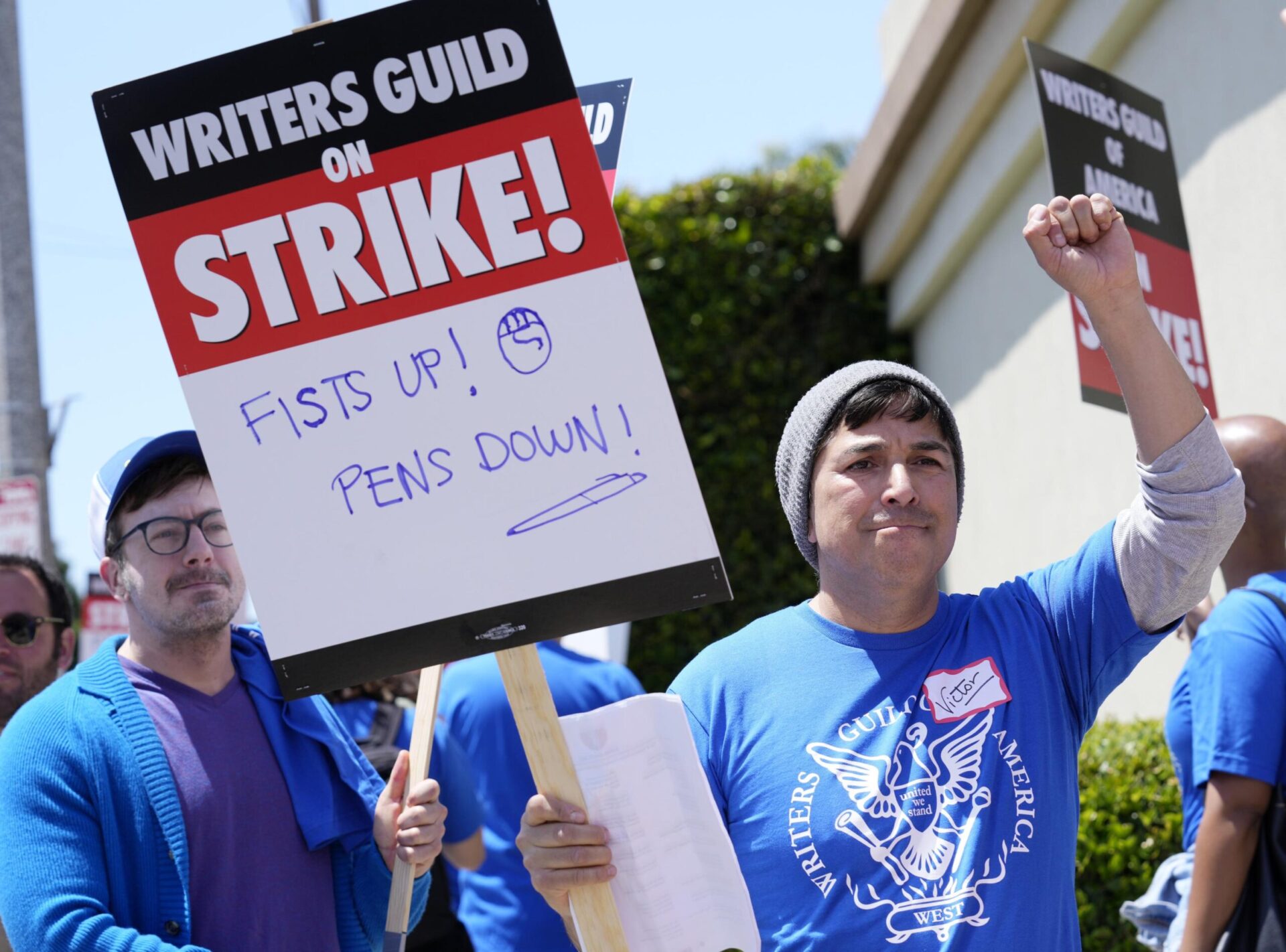 La huelga de escritores parece ser una lucha larga, mientras Hollywood se prepara