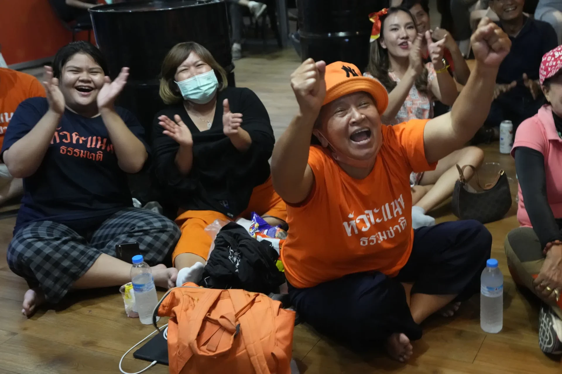 La oposición de Tailandia logra una gran victoria electoral y desafía al establecimiento conservador respaldado por el ejército
