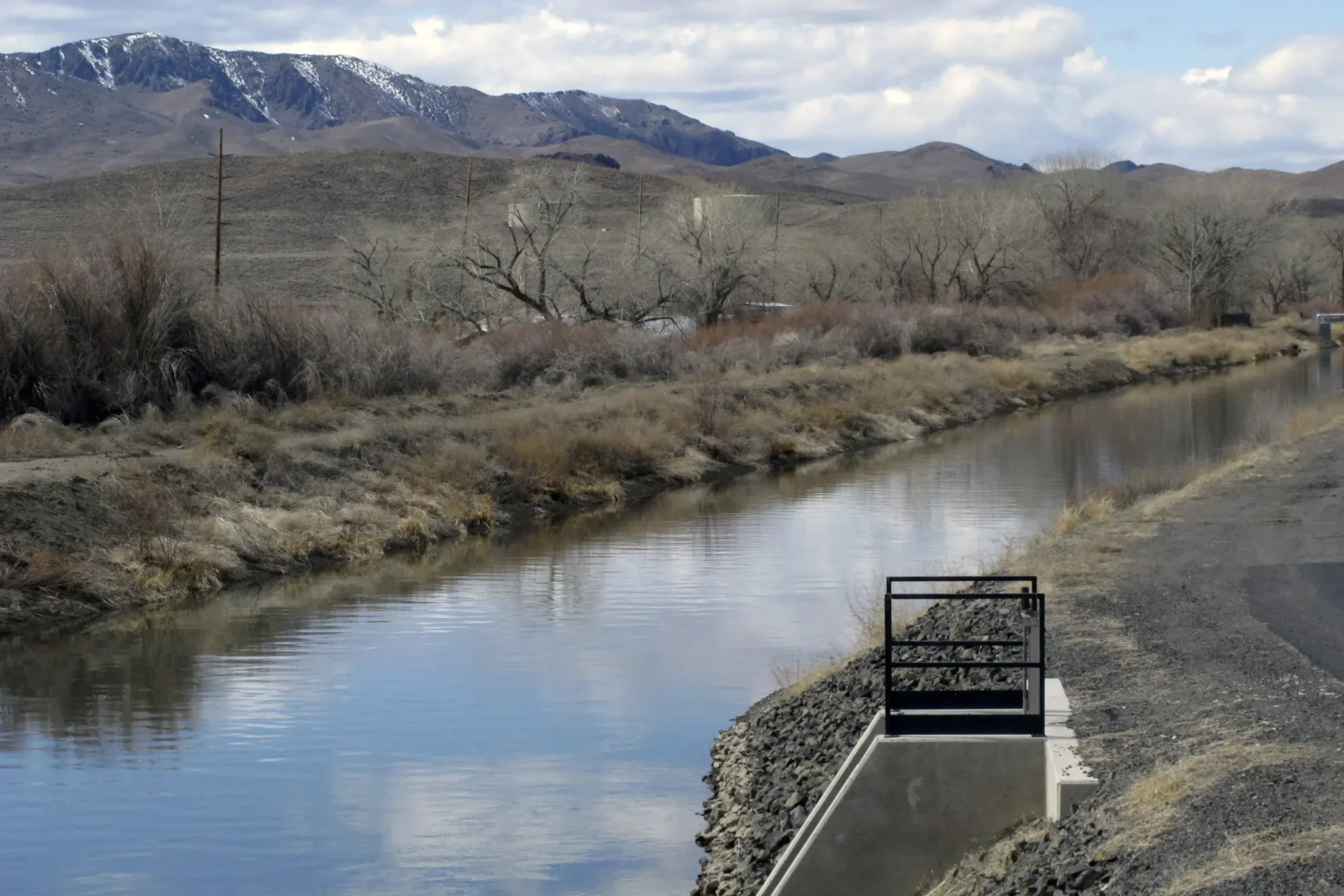 La pelea de Nevada por el canal de riego con fugas y el agua subterránea es más complicada de lo que parece en la superficie