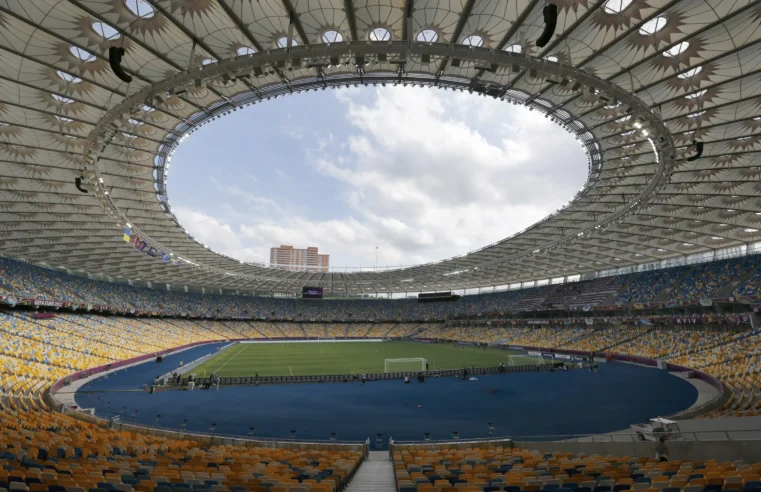 Las carreras por el título de fútbol en Ucrania y Turquía desafían los peligros fuera del campo